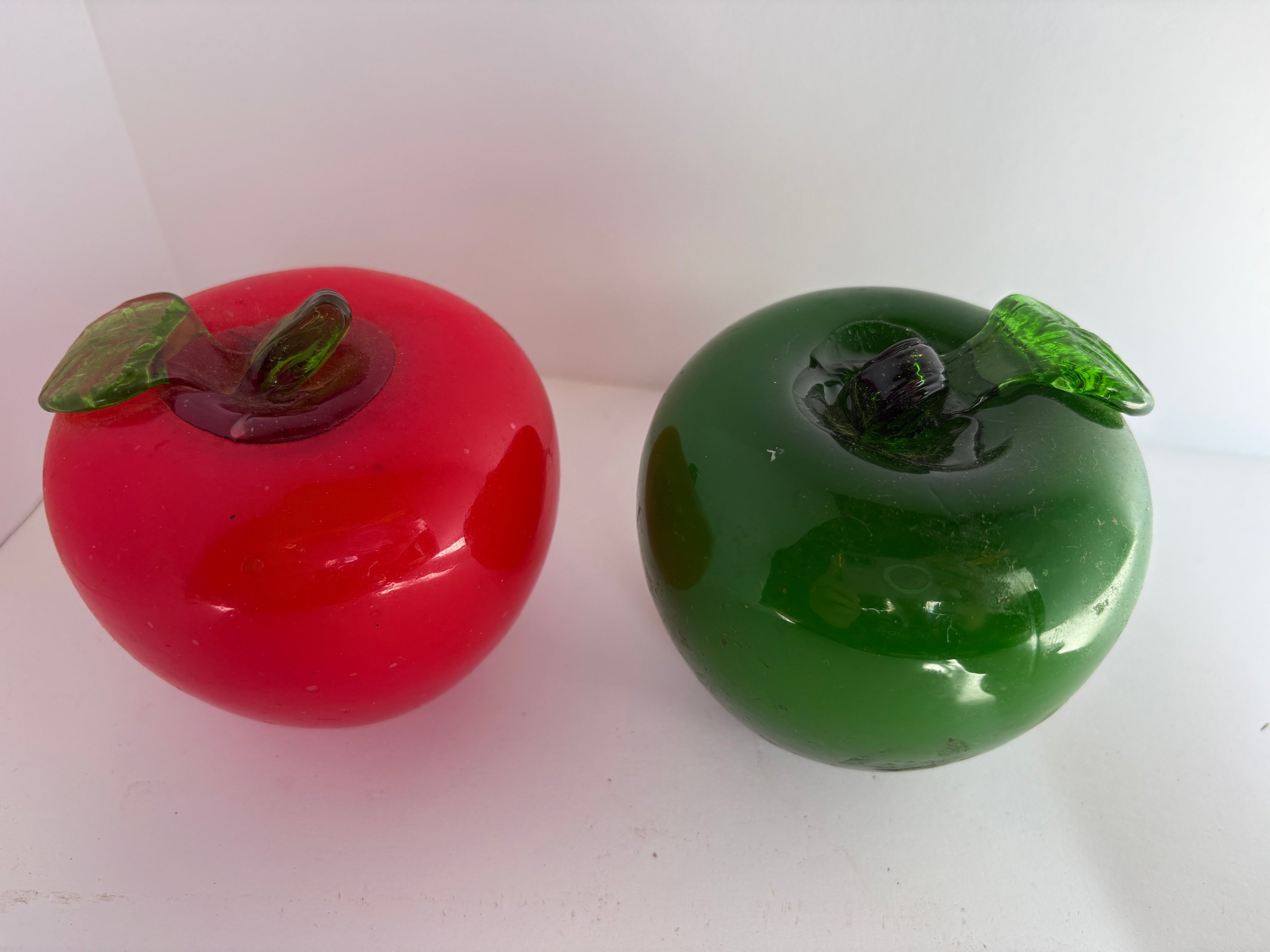 + Handblown Art Glass Apples Set of 2 1 Green/1 Red P 162