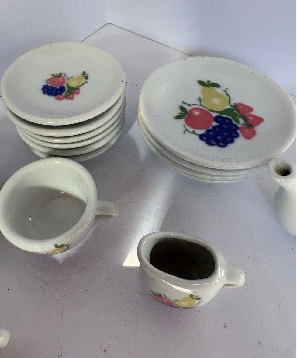 Vintage Childs Porcelain Tea Set 23 Pcs. Frantz Toys. P177