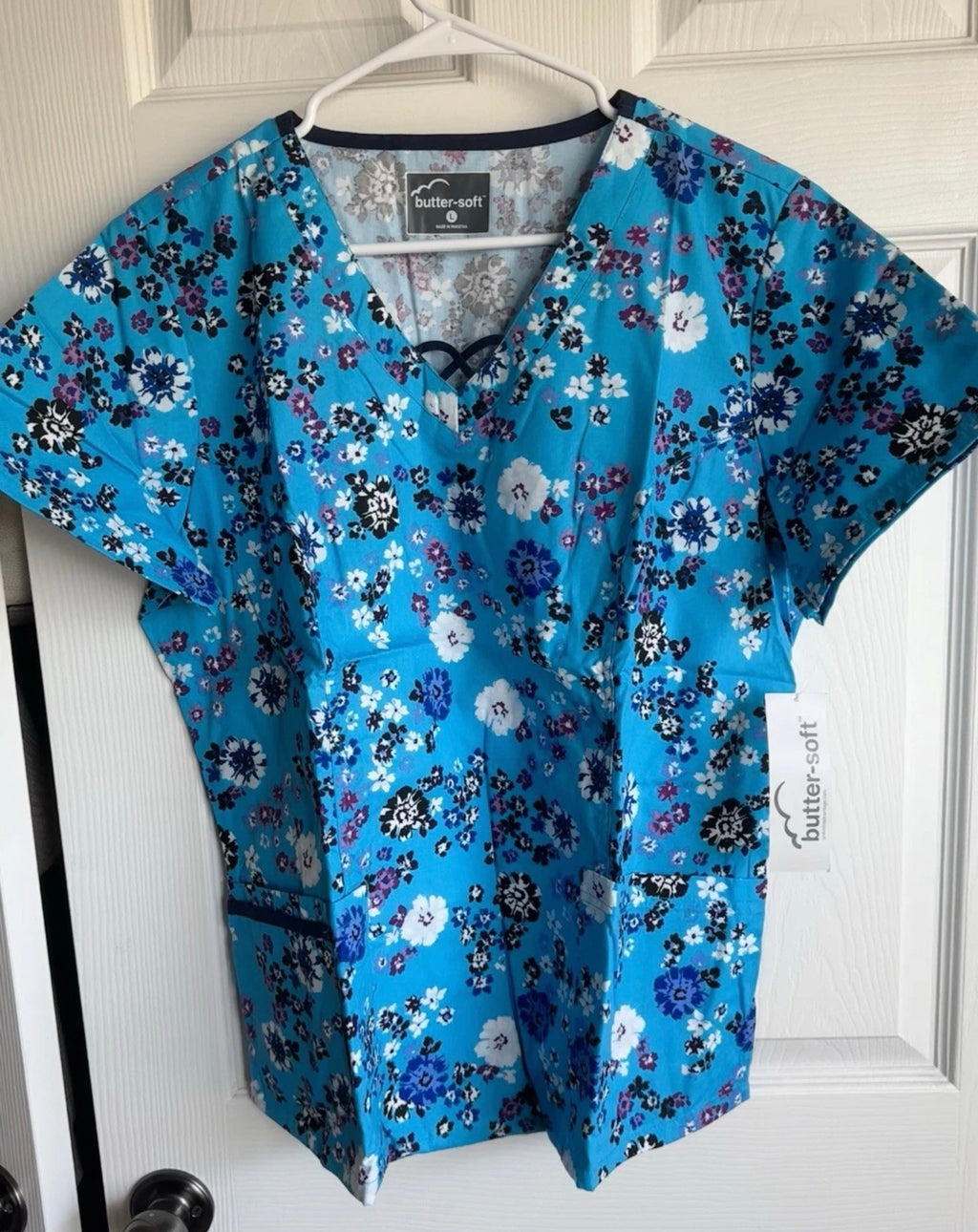 Women’s Blue Floral Scrub Top With Cross Over Neck Line Detail And 4 Pockets NWT