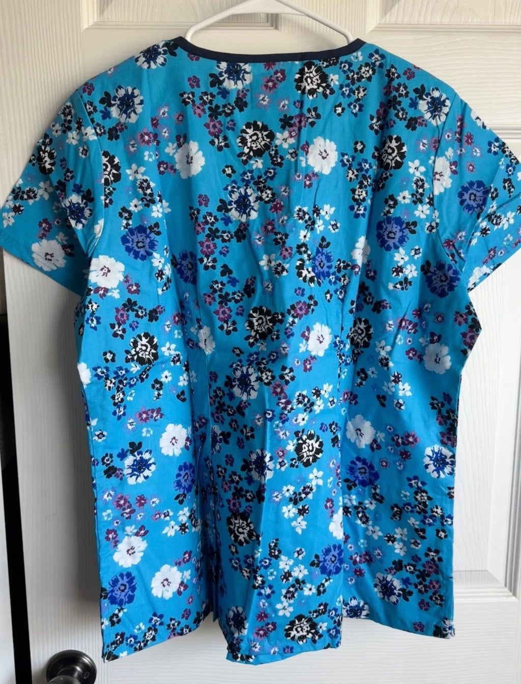 Women’s Blue Floral Scrub Top With Cross Over Neck Line Detail And 4 Pockets NWT